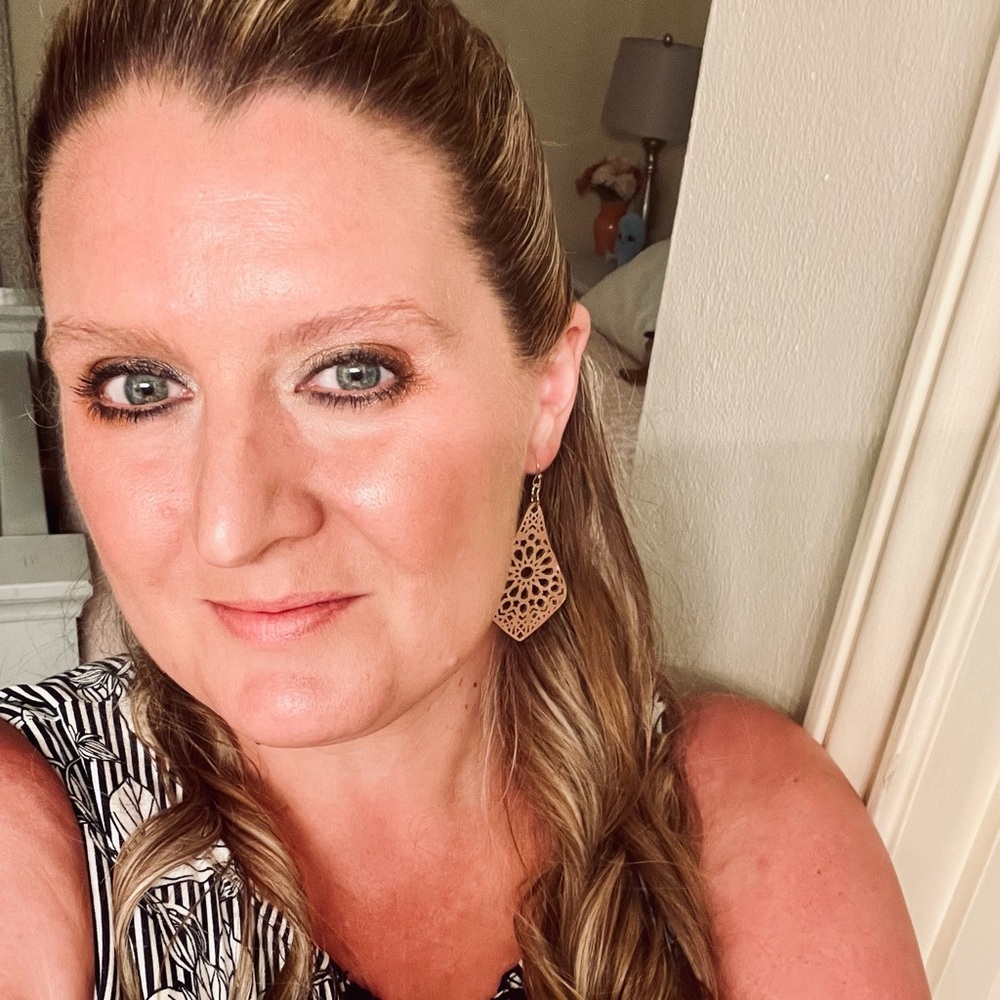 Meet your Poshaholic, Haley